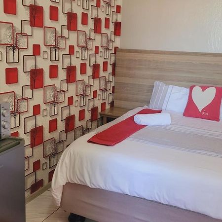 Pab-Love Guest House Kuruman Bagian luar foto
