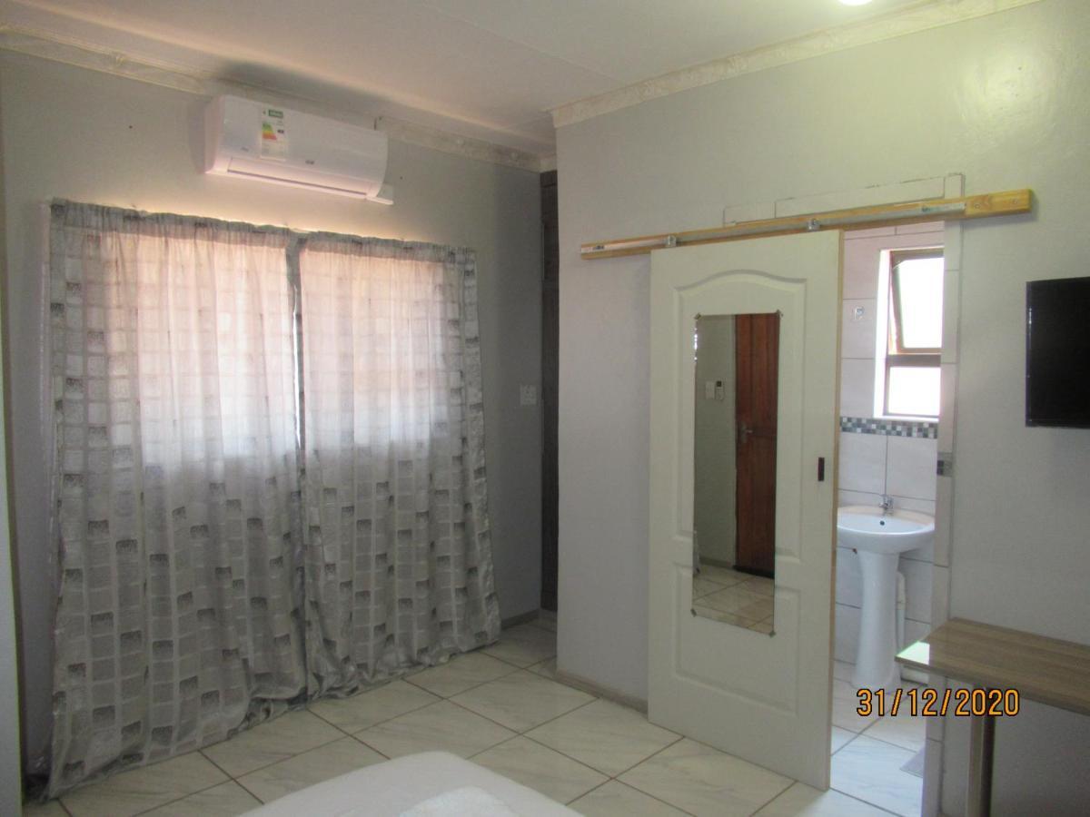Pab-Love Guest House Kuruman Bagian luar foto