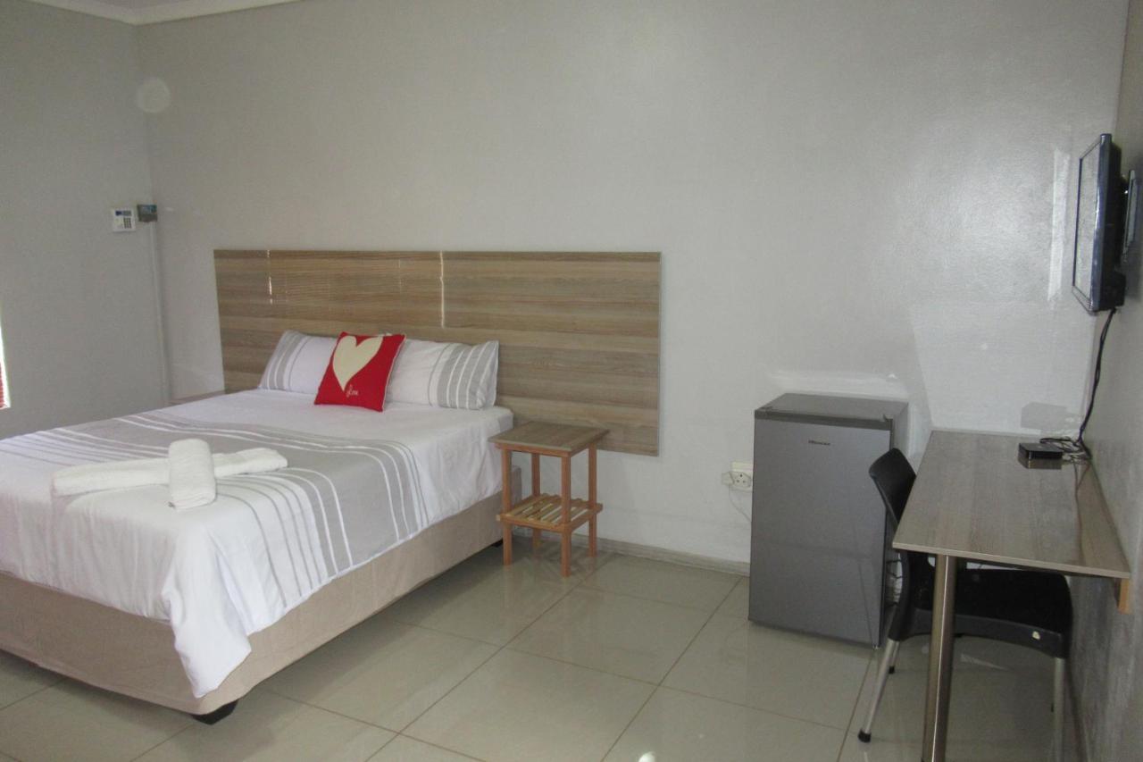 Pab-Love Guest House Kuruman Bagian luar foto