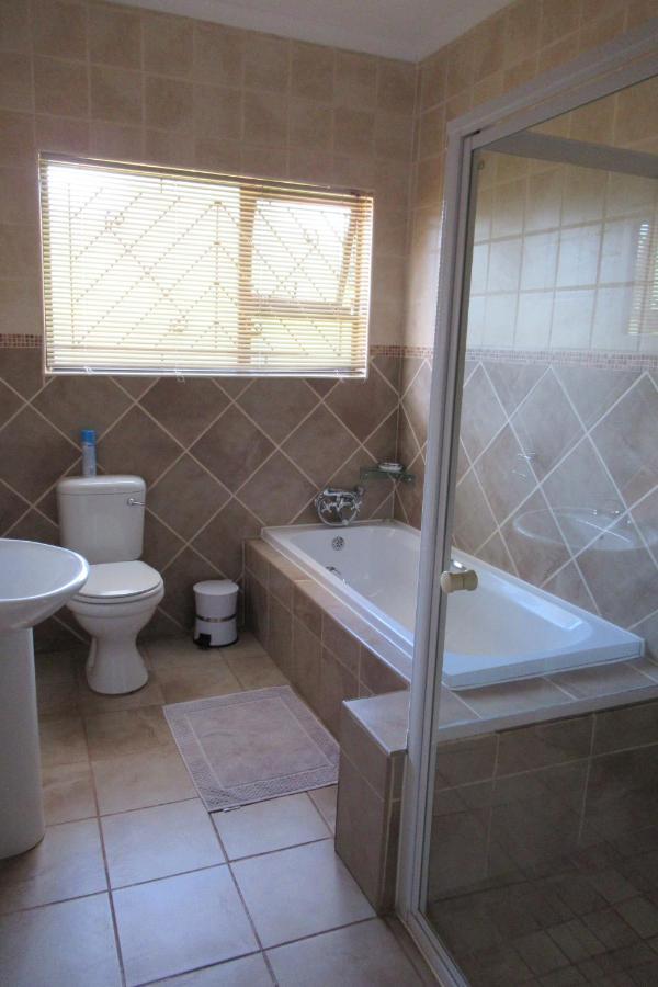 Pab-Love Guest House Kuruman Bagian luar foto