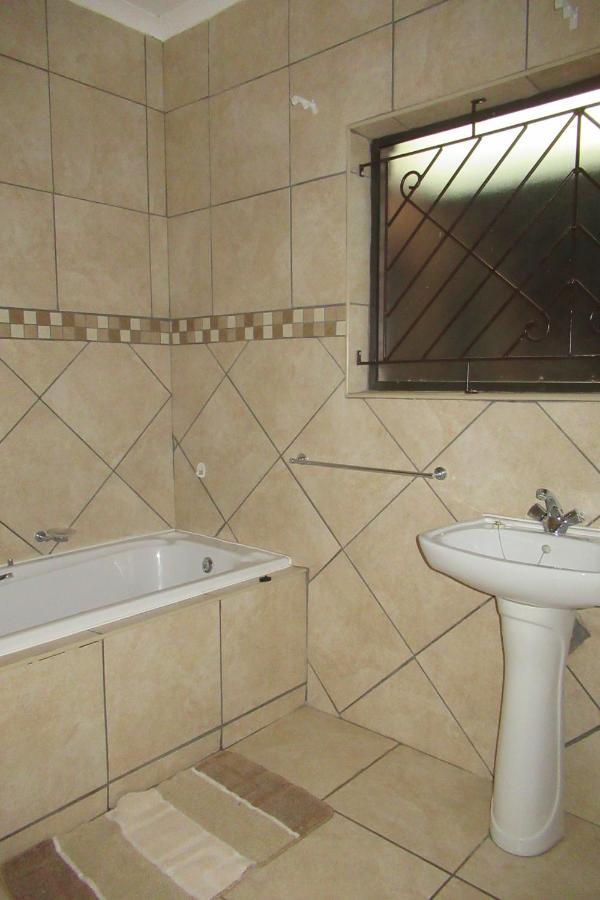 Pab-Love Guest House Kuruman Bagian luar foto