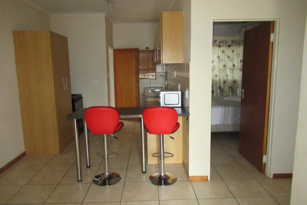 Pab-Love Guest House Kuruman Bagian luar foto
