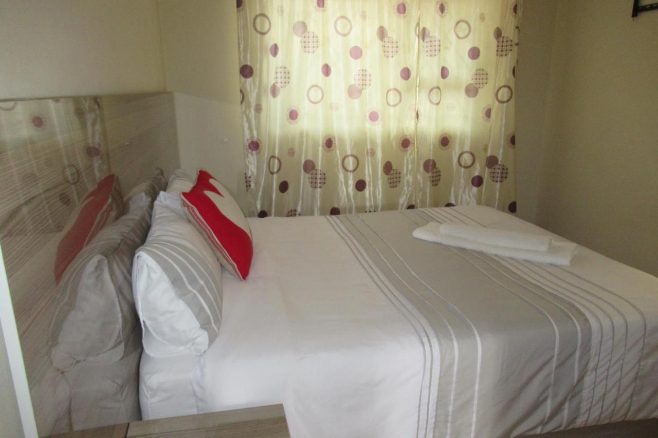 Pab-Love Guest House Kuruman Bagian luar foto