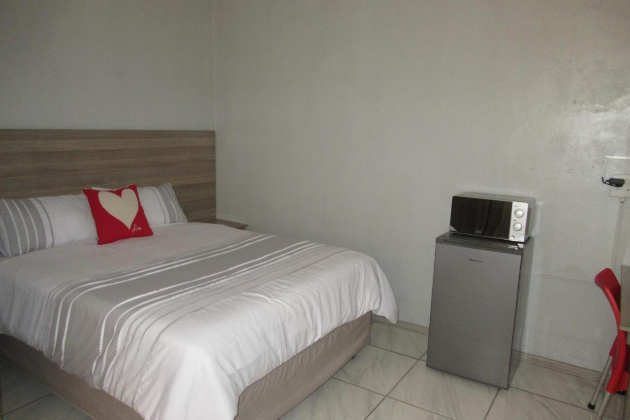 Pab-Love Guest House Kuruman Bagian luar foto