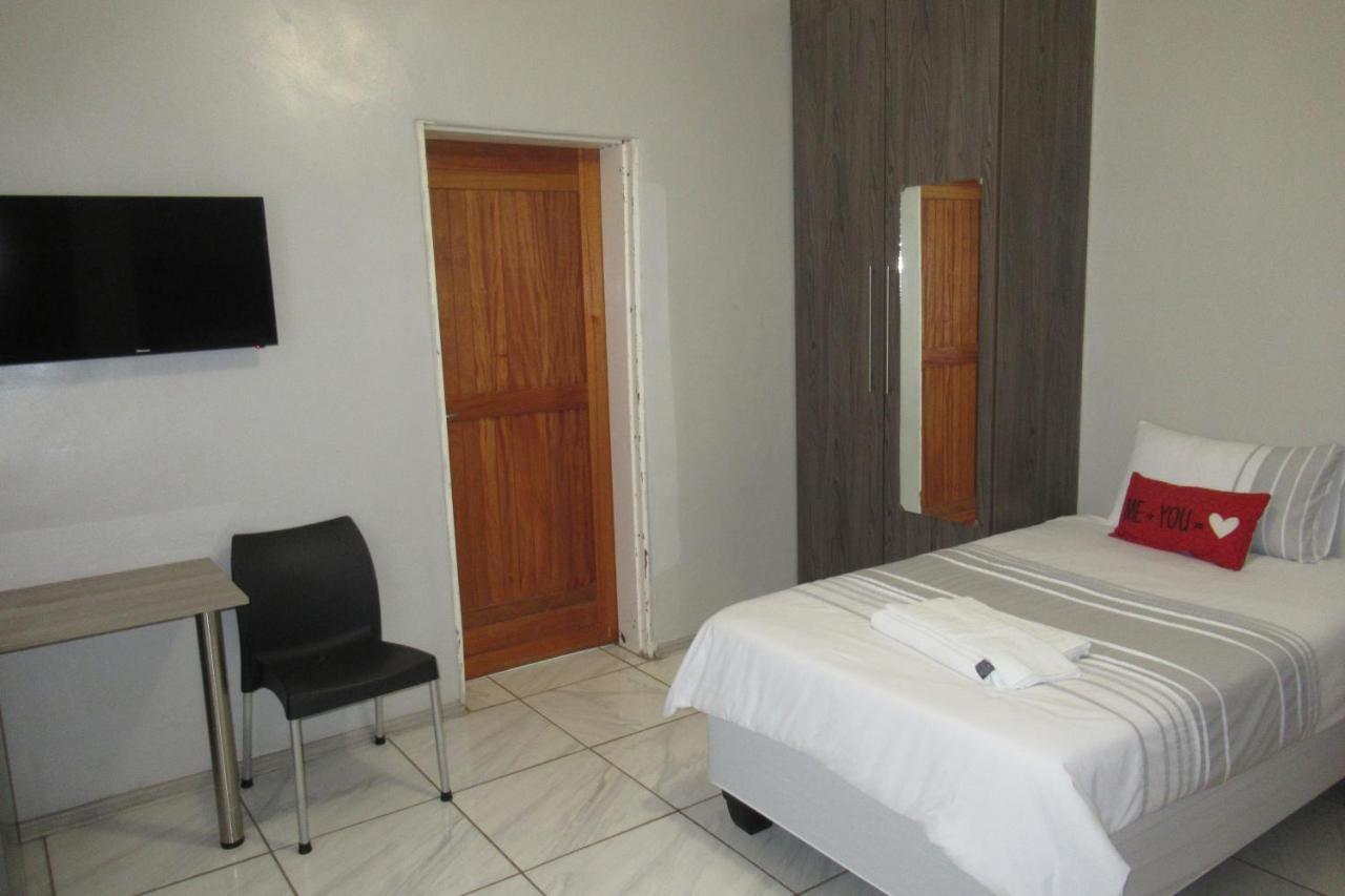 Pab-Love Guest House Kuruman Bagian luar foto