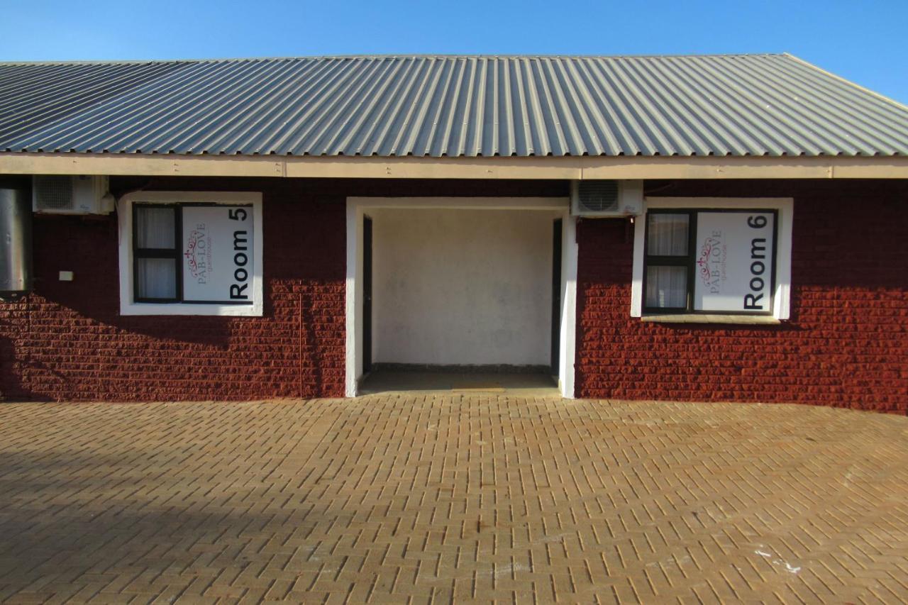 Pab-Love Guest House Kuruman Bagian luar foto