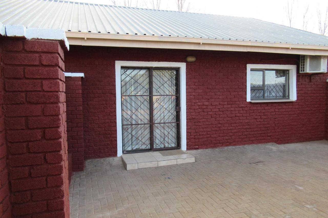 Pab-Love Guest House Kuruman Bagian luar foto