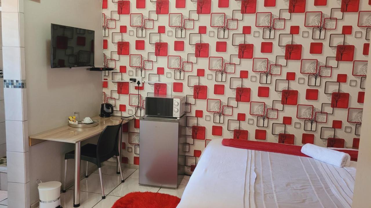 Pab-Love Guest House Kuruman Bagian luar foto