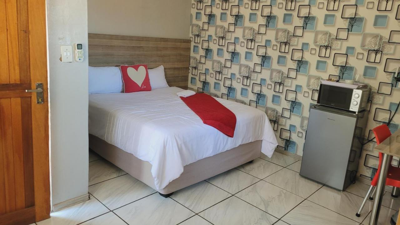 Pab-Love Guest House Kuruman Bagian luar foto