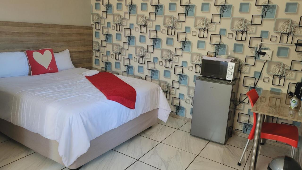 Pab-Love Guest House Kuruman Bagian luar foto