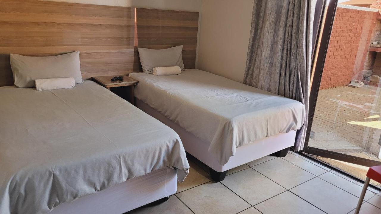 Pab-Love Guest House Kuruman Bagian luar foto