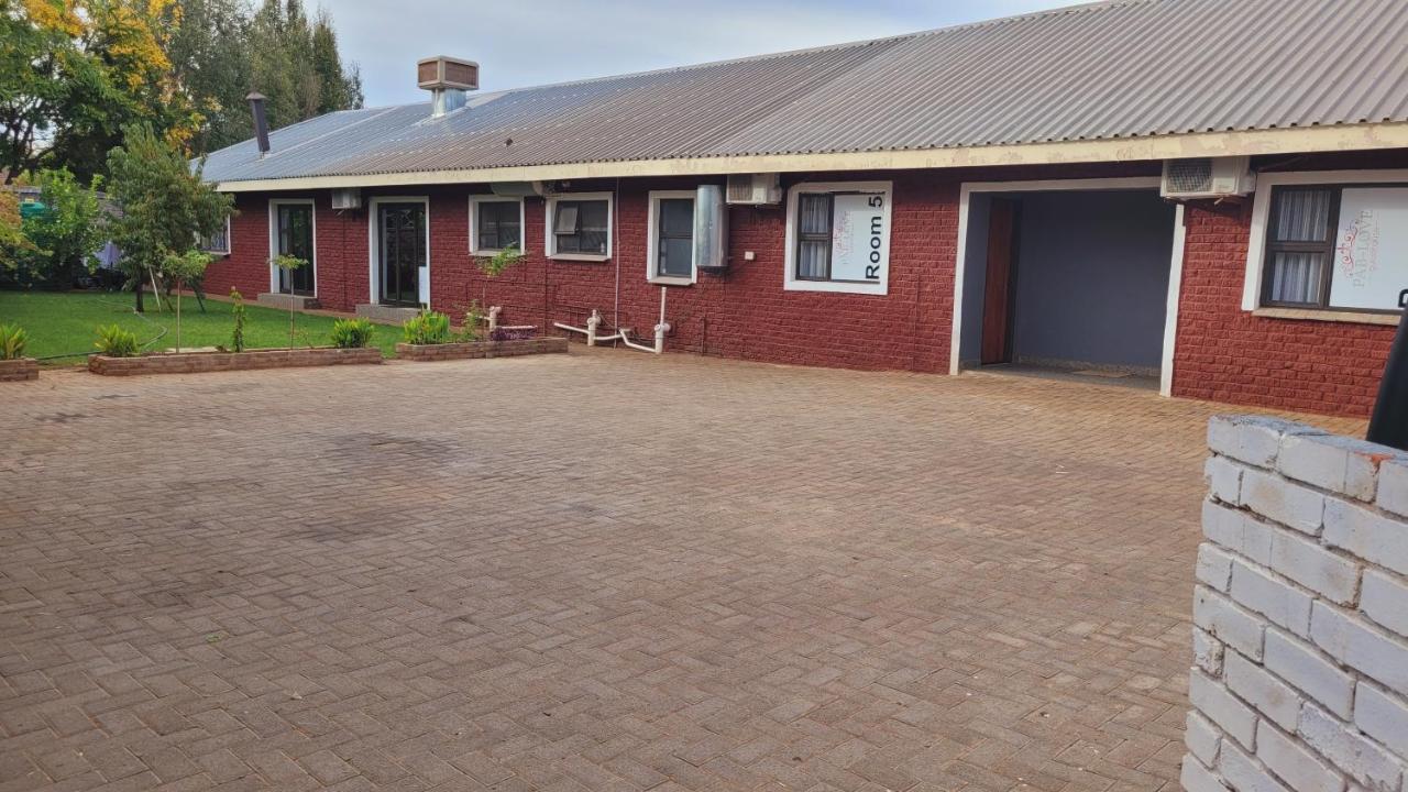 Pab-Love Guest House Kuruman Bagian luar foto