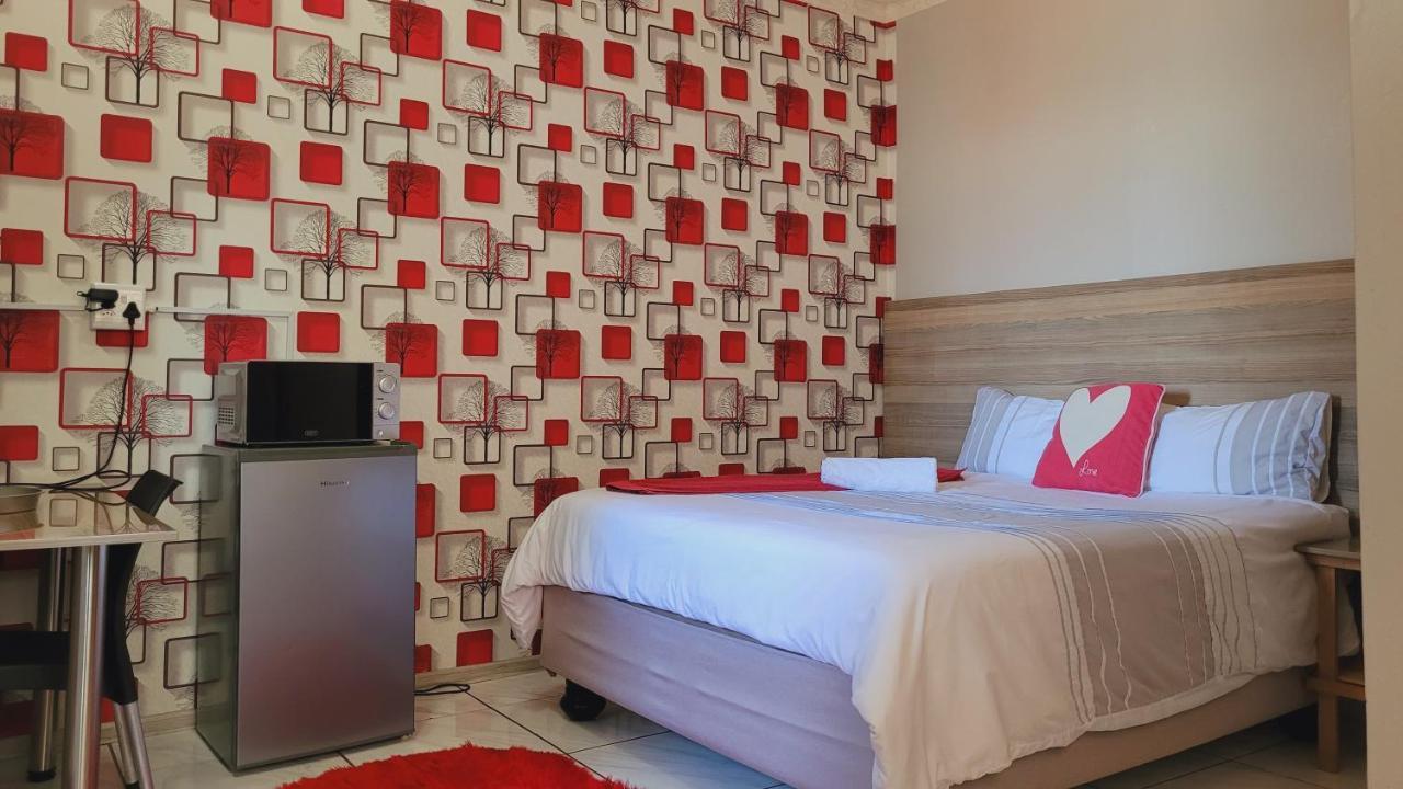Pab-Love Guest House Kuruman Bagian luar foto