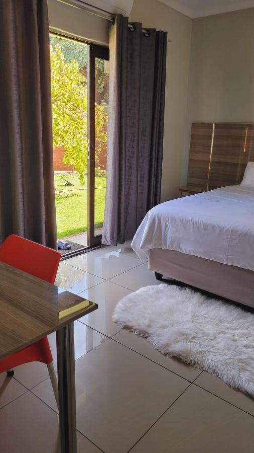 Pab-Love Guest House Kuruman Bagian luar foto