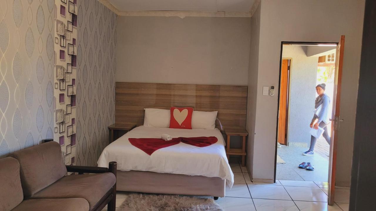 Pab-Love Guest House Kuruman Bagian luar foto