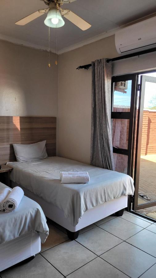 Pab-Love Guest House Kuruman Bagian luar foto