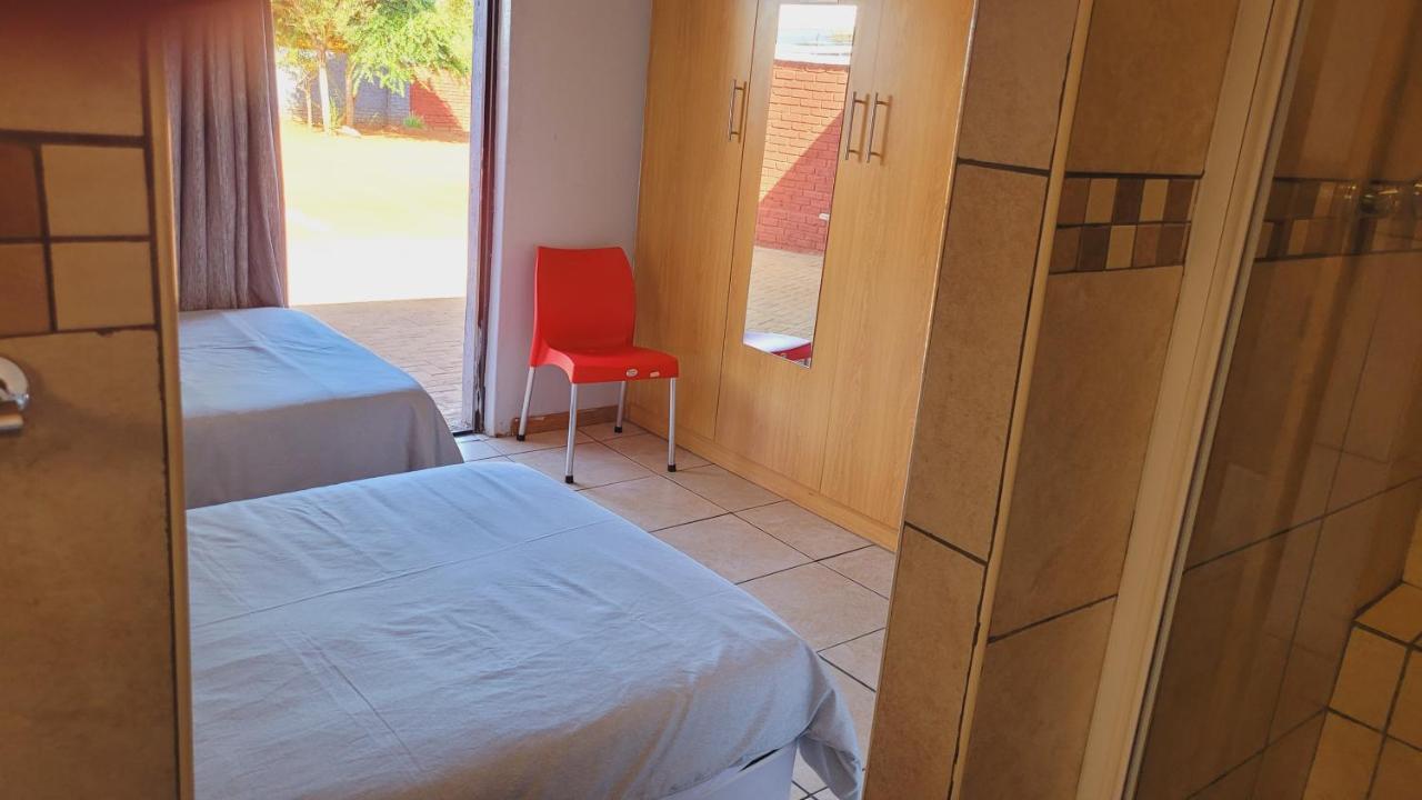Pab-Love Guest House Kuruman Bagian luar foto