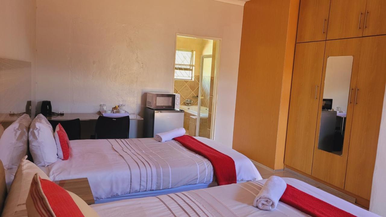 Pab-Love Guest House Kuruman Bagian luar foto